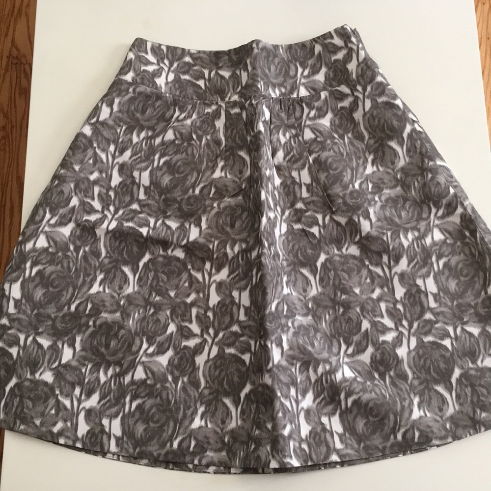 Jcrew 100% Silk Rose Skirt Sz 0 knee high